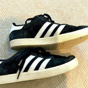 Boys Adidas Gazelle Navy Suede sneakers